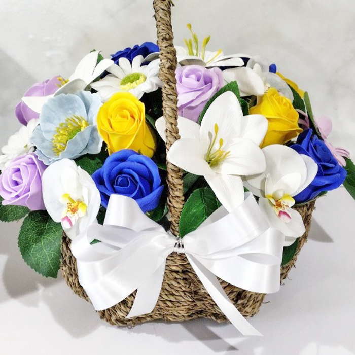 初盆花 お供え お供え初盆花 小ゆり ローズ  夢見鳥蘭 繰り合わせる お供え花 手かご 花かご