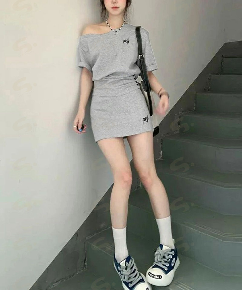 ガーリーセットアップ ワンオフショルダー Y2Kセット 肩見せ ワンポイントトップス ミニスカート 半袖Tシャツロゴ デート服 韓国っぽい 夏服セット スクール風 miniministore 80YIKLI-002
