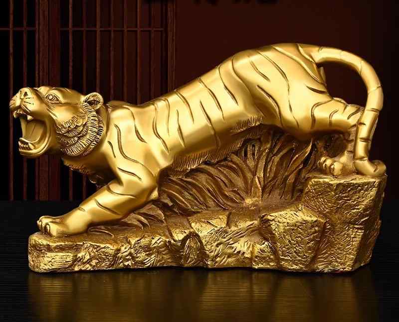 置物トラ タイガー ゴールド 大き目 立体 ディスプレイ デコレーション オブジェ 装飾 飾り インテリア 撮影用 小道具 プレゼント 贈答 リビング 玄関 かっこいい 味わい 渋い 存在感 アクセント インパクト大 シノワズリ 個性的 幸運 開運