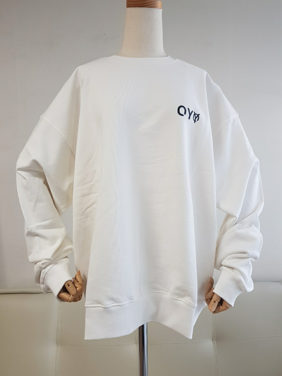 HE&SHE OY 【オーワイ】 [送料無料] 21FW EMBOSS LOGO MTM エンボスロゴトレーナー ビックシルエット オーバーサイズ オーバーフィット ユニセックス ストリート スウェットシャツ