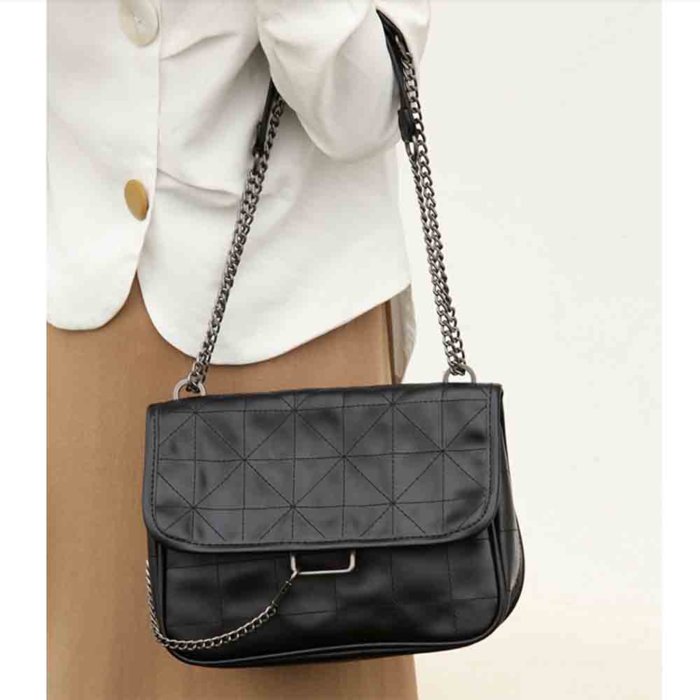 最大15 クーポン 斜め掛け コンパクトバッグ レトロ 新作 ショルダーバッグ レディース チェーンバッグ 肩かけバッグ 年