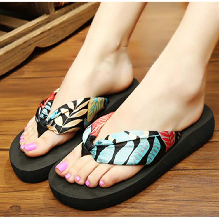 最大15 クーポン ビーチサンダル 軽い 軽量 リゾート レディース 花柄 夏 ボヘミアン柄 トングサンダル