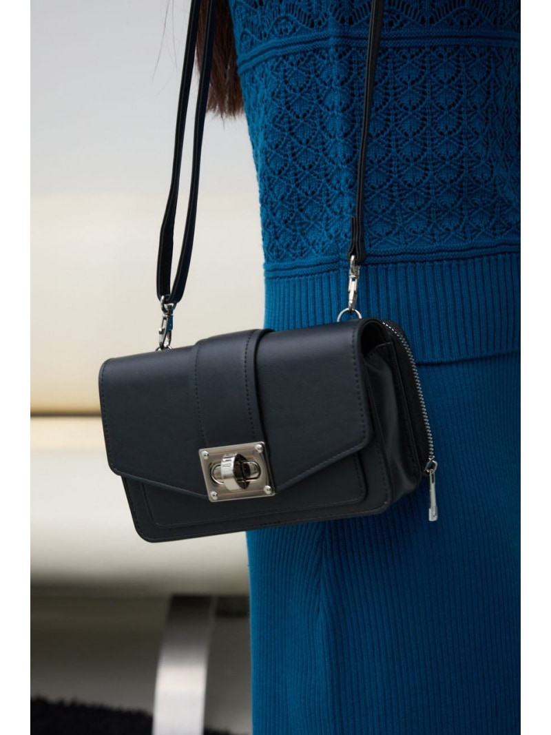 ターンロックフラップウォレットバッグ AZUL BY MOUSSY アズールバイマウジー バッグ その他のバッグ ブラック レッド【送料無料】[ Fashion]