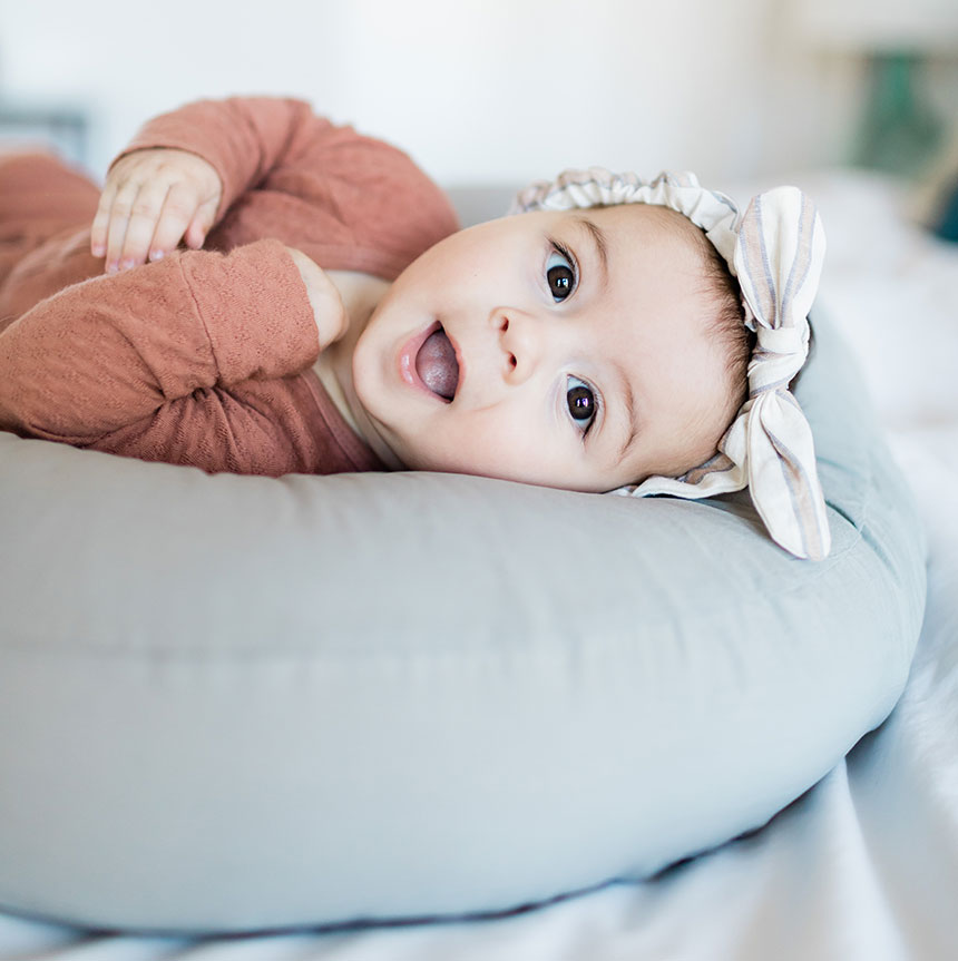 楽天市場 新米ママ話題の 今や定番 ミルク吐き戻し防止クッション 両面使える Sundayhugデュアル逆流防止クッション 吐き戻し防止枕 カバー洗えるベビークッション背中センサー 背中スイッチ お昼寝にも使える 子供服biscotti 幸せの食卓