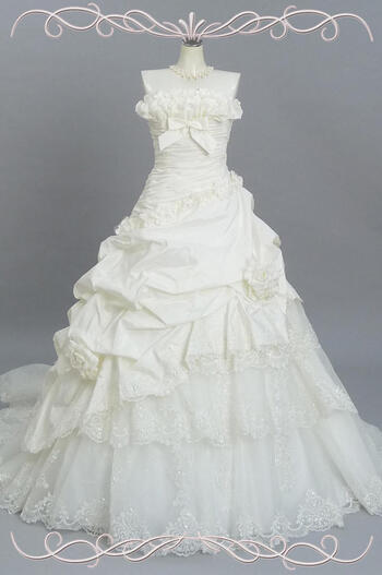 楽天市場 お買い物マラソン ウェディング ドレス レンタル 11号 腕リボンドレープ Pl003 女の子の憧れが詰まったキュートなウェディングドレス スタイルアップ効果のウエストラインに胸のフリル さらにヒップのお花がかわいい レンタル レンタルとギフト