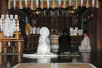 神社での本物の結婚式を挙げられる。《必要なものが全て含まれた格安プラン》
