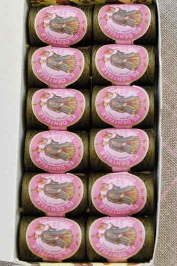 sajou レース糸 12玉 110m オリーブフォンセ 【BOÎTE 12 COCONS CALAIS FIL DENTELLE N° 6844 - OLIVE FONCÉ】 レース編み フランス CHDENT_CALAIS_ASS_12_6844 【予約】