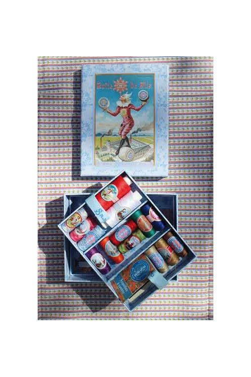 SAJOU 裁縫箱 【BO?TE DE FILS ? COUDRE FILS POLYESTER ET FILS COTON】 ソーイング フランス メゾンサジュー メルスリーボックス 裁縫セット 手芸用品 道具 手作り BTE_FILS_SAJOU_PM01