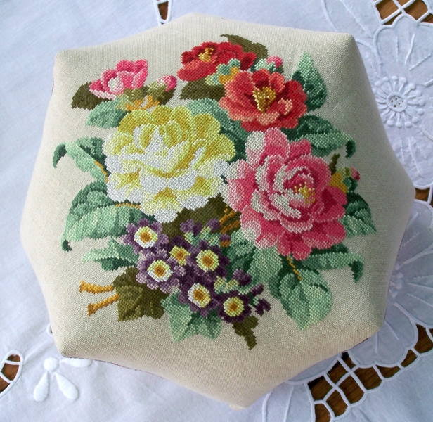 Reflets de Soie はりつけ台編み目 ししゅう 一揃いの道具 【 Le Bouquet Charmant -pack de soies 】 Isabelle Mazabraud Kerlan フランス共和国 外国で インポート 上級者 RDS114p