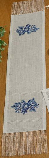 クロスステッチ刺繍キット ペルミン Blue roses ブルーローズのテーブルランナー Permin of Copenhagen 北欧 デンマーク 上級者 75-5763 【DM便対応】｜クロスステッチ手芸雑貨シーボンヌ