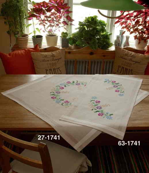 図案印刷済み Permin ペルミン クロスステッチ刺しゅうキット 手芸 花のテーブルクロス 北欧 デンマーク 輸入 上級者 フラワー 花輪 27 1741 Alittlepeaceofmind Co Uk