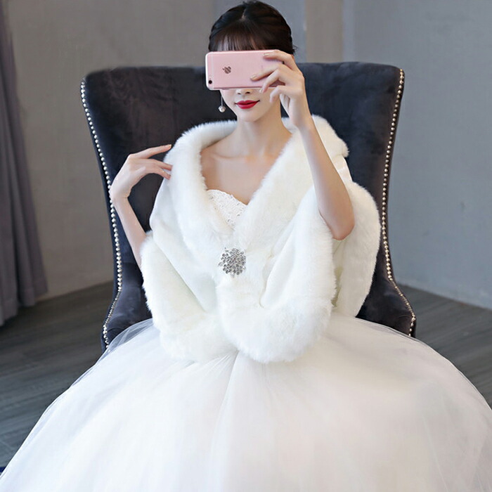格安販売の フェイクファー ショール 結婚式 ウェディングショール ファーケープ 肩掛け ファーショール 花嫁 ケープ ウエディング パーティースボレロ ブライダル用 お呼ばれ 成人式 ドレス 秋冬防寒 白 赤 Eurobservatory Globalandlocal It