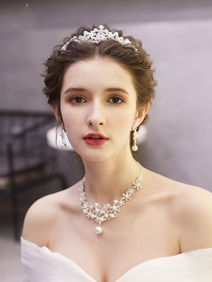 【専用】ミニ薔薇 ピアス・ネックレス おまとめ 専用】ミニ薔薇 ピアス・ネックレス おまとめ 専用〉ミニ薔薇