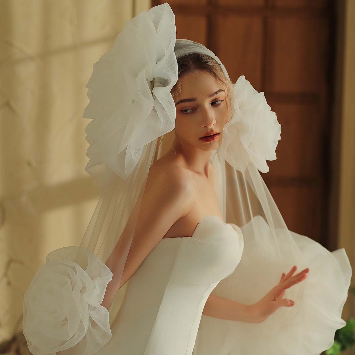 華燭の典頭を覆う物 ロング 3m 300珊 1層 コームなし 聖処女マリア頭を覆う物 立体御花 薔薇 花脣 晴れ晴れしい 頭を覆う物 挙式 花嫁御寮 華燭の典 交歓会 二次会 前撮り 映し絵華燭の典 重工 御前上等感 象牙色 貨物輸送無料