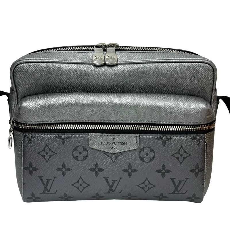 LOUIS VUITTON ルイヴィトン アウトドア 伝達人 M30830 しろがね色 モノグラム 五分五分ガ なめし革 ショルダーバッグ メンズ 【中古】 52603K26
