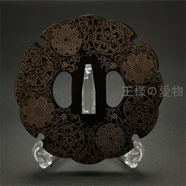 楽天市場】日本刀装具 花中蝶の図 刀鍔 銅地 細工 絵金銀 鍔 刀の鍔