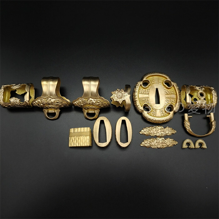 太刀金具　桜紋　刀鍔　目貫　縁頭　切羽　鐺　柄鞘一式金具　銅製　日本刀装具　レア imgrc0091653829.jpg