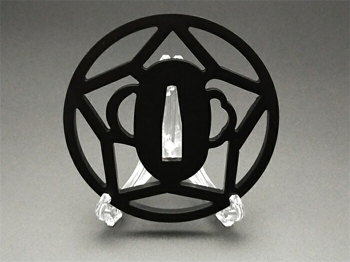 日本刀 鍔(つば) 楽天市場】刀鍔 鉄地 桔梗の図 透かし 日本刀装具 鍔 つば ツバ 刀の鍔