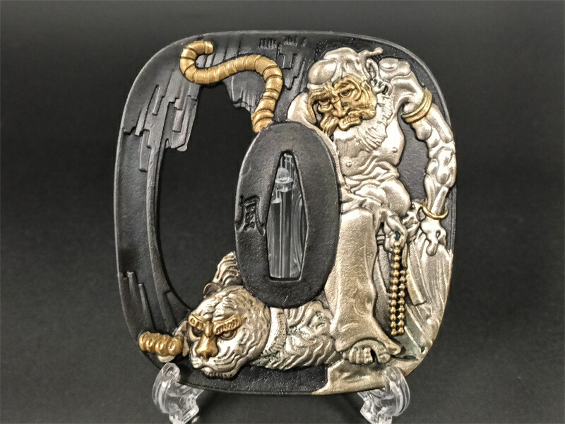 楽天市場】刀鍔 雲月の図 銅製 絵金銀 日本刀装具 刀の鍔 刀剣美術 武