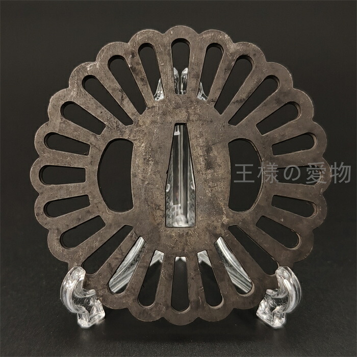 星と三日月のデザイン鍔 楽天市場】刀鍔 星の図 銅製 透かし 絵金銀 日本刀装具 刀の鍔