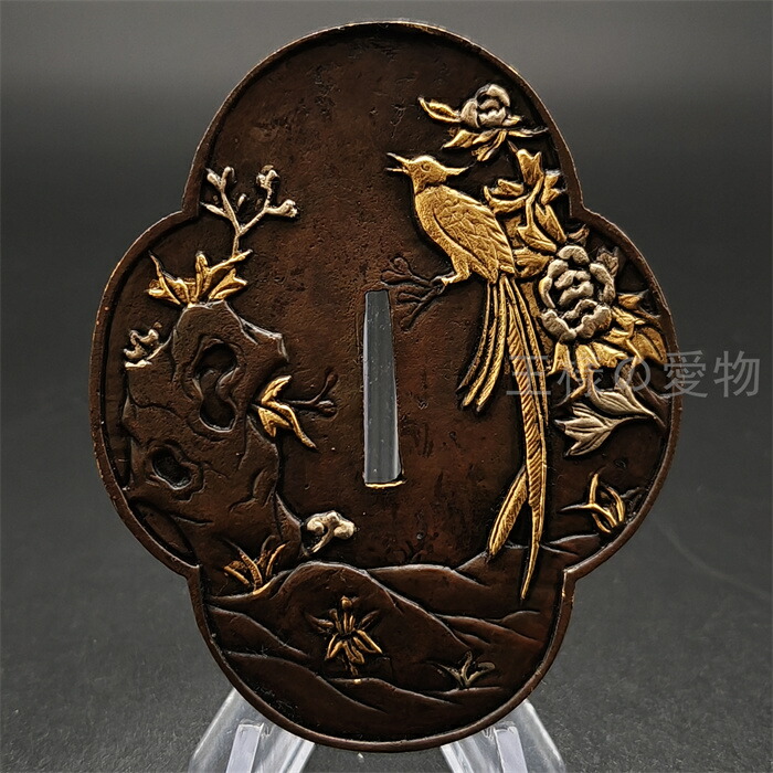 刀鍔　唐草の図　鉄製　金工品　細工　職人作　日本刀装具　鍔　つば　刀剣美術 楽天市場】日本刀装具 刀鍔 唐草図 黒色 合金製 金工 細工 鍔 つば