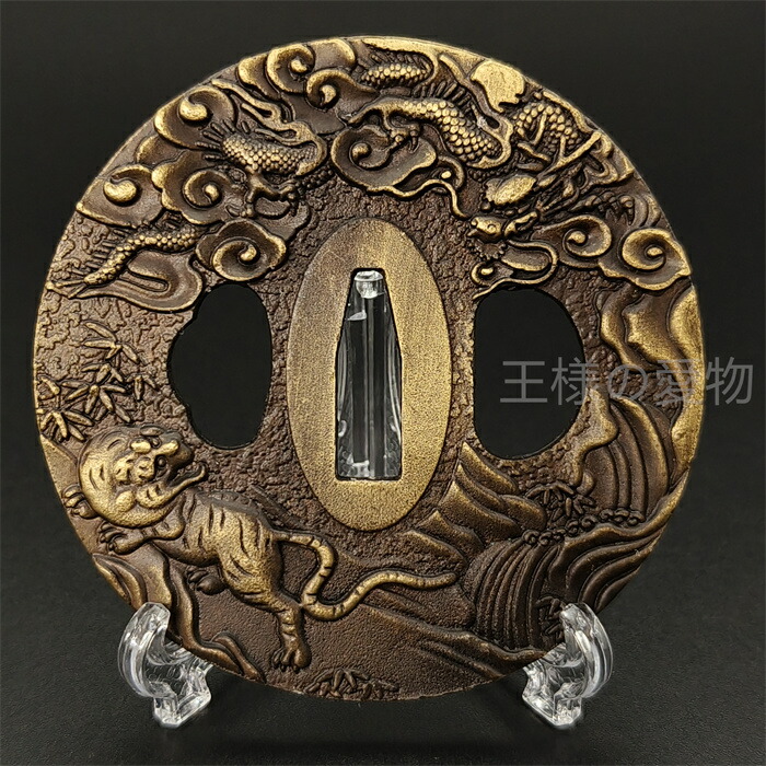 虎図　鍔 鉄地 桜馬図鍔｜現代物金具の販売 刀部 かたなべ – 刀部オンラインショップ