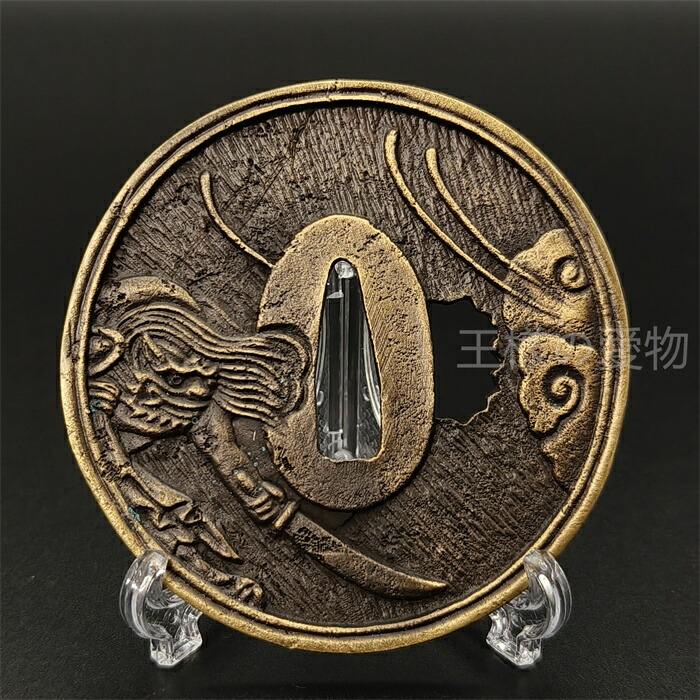 楽天市場】日本刀装具 刀鍔 五三の桐 菊紋 銀輪卍字の図 銀色 銅地