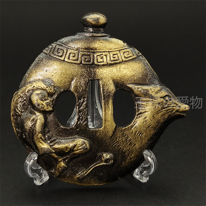 骨董　刀装具　鍔(つば) ① 楽天市場】日本刀装具 刀鍔 松下孤狼図 合金製 金工 細工 鍔