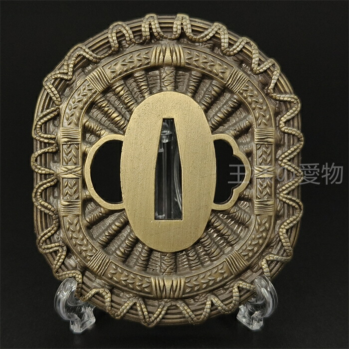 楽天市場】日本刀装具 花中蝶の図 刀鍔 銅地 細工 絵金銀 鍔 刀の鍔