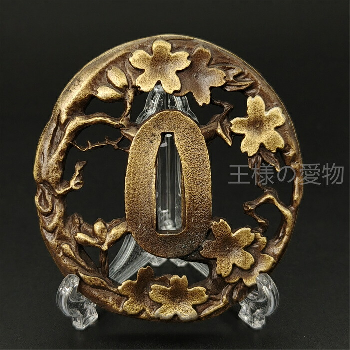 美術品 鍔(つば) 花と月のデザイン 楽天市場】日本刀装具 花中蝶の図 刀鍔 銅地 細工 絵金銀 鍔 刀