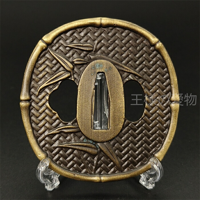 楽天市場】日本刀装具 花中蝶の図 刀鍔 銅地 細工 絵金銀 鍔 刀の鍔