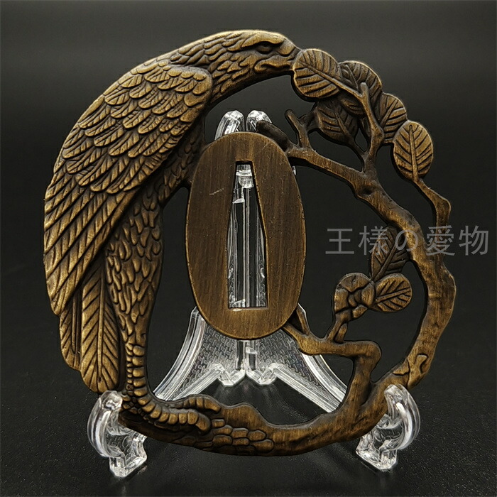 楽天市場】日本刀装具 刀鍔 家紋の図 違い鷹の羽 鉄地 透し 刀剣美術