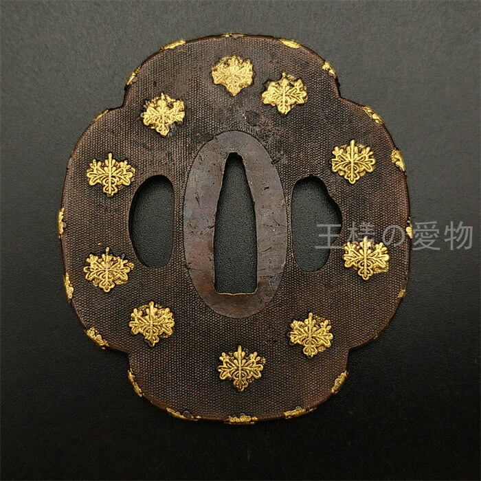 刀鍔　家紋図　五三の桐　日本刀装具　銅地　細工　絵金銀　刀剣美術　武道具 日本刀装具 家紋の図 三つ葉葵 刀鍔 銅地 細工 金メッキ 鍔 刀剣