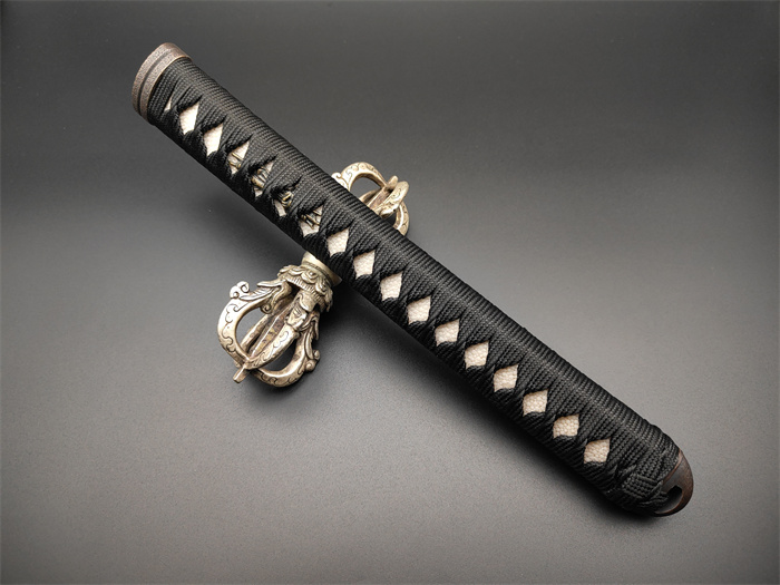 楽天市場】日本刀装具 大刀柄 新品 長約30CM 龍縁頭 龍目貫 黒本