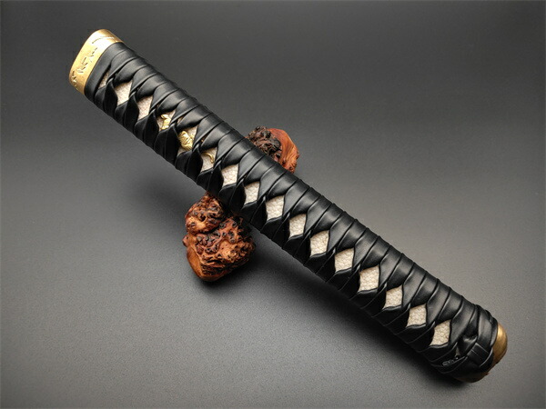 楽天市場】日本刀装具 大刀柄 新品 長約26CM 梵字縁頭 花紋目貫