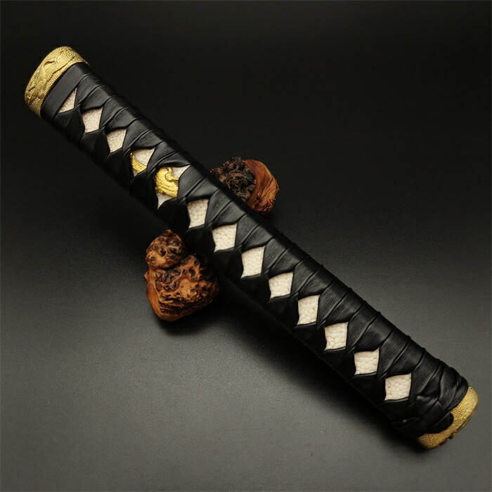 日本刀装具 楽天市場】日本刀装具 大刀柄 新品 長約26CM 紅葉縁頭 龍目貫 白本鮫皮