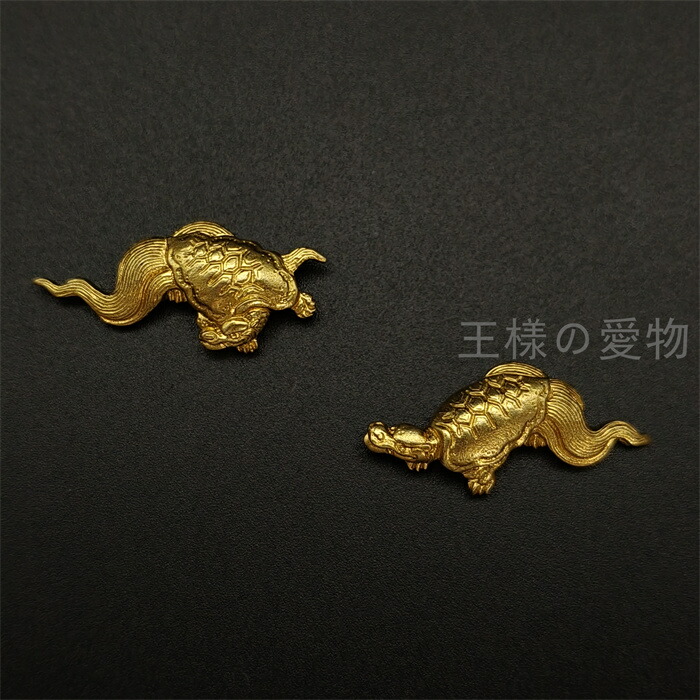 目貫 (扇図) 楽天市場】日本刀装具 目貫 扇子の図 金色 銅製 金工品 細工 職人作