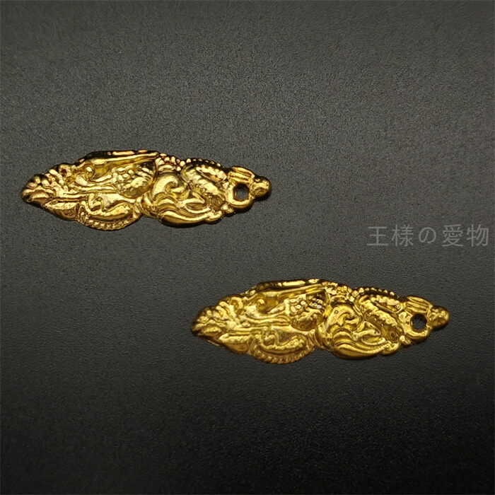 楽天市場】目貫 龍の図 金色 合金製 現代作 日本刀装具 : 王様の愛物