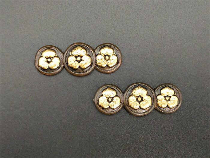 楽天市場】目貫 菊の図 銅製 細工 日本刀装具 武具 刀剣美術 : 王様の愛物