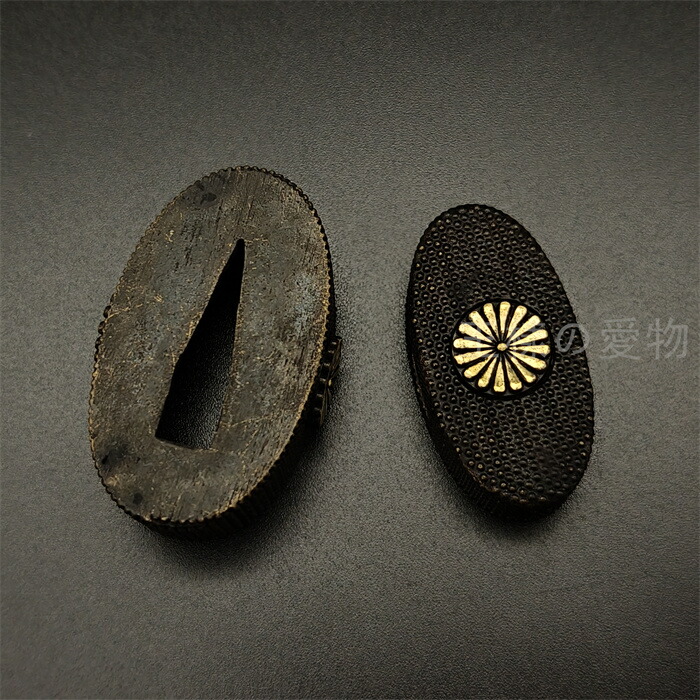 縁頭、素銅地に柳に和船図 縁頭、素銅地に柳に和船図 縁頭、素銅地