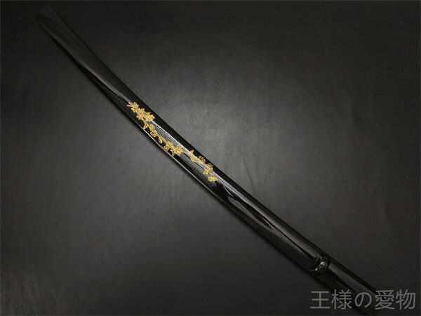 日本刀鞘　彫刻の鞘　黒色鞘　菊図　大刀　打刀　日本刀　刀装具　拵え　居合道　武道具　栗形　刀剣美術　反り約2.3CM