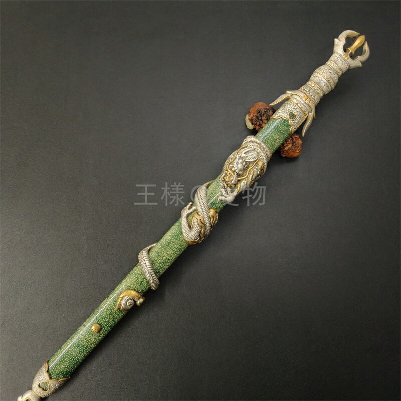 倶利伽羅剣 銀龍 書きうつす剣 木剣拵 供養品 不動明王法具 剣飾りつけ拵 法剣拵 三鈷剣 緑であること鞘