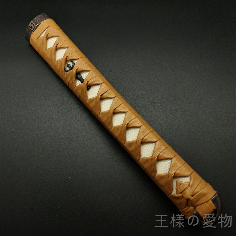 楽天市場】日本刀装具 大刀柄 新品 長約26CM 梵字縁頭 法具目貫 黒本鮫