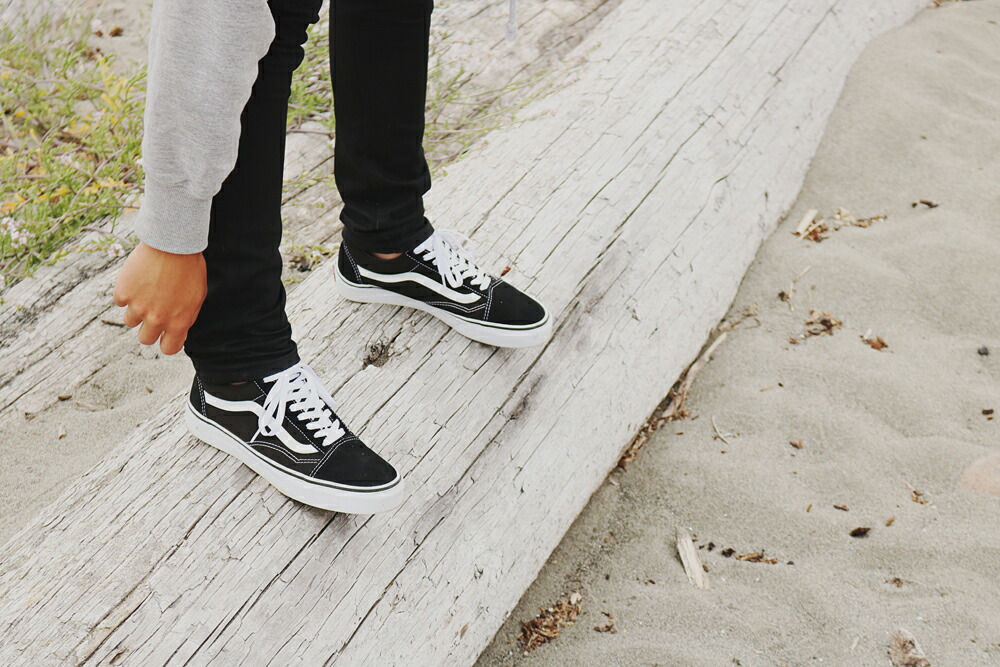 vans old skool in street