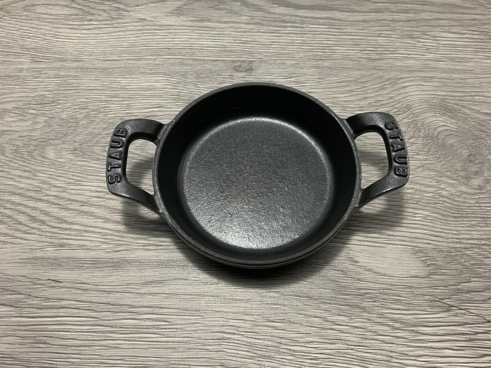 楽天市場 Staub ミニ丸形ディッシュ ミニシリーズ 12 Cm グレー ストウブ キッチンツール 卓上 フライパン 鍋 お鍋 ホーロー 琺瑯 ホーロー鍋 Ih おしゃれ Ih対応 ストゥブ 調理器具 ブランド キッチングッズ キッチン用品 オーブン Shigemasa