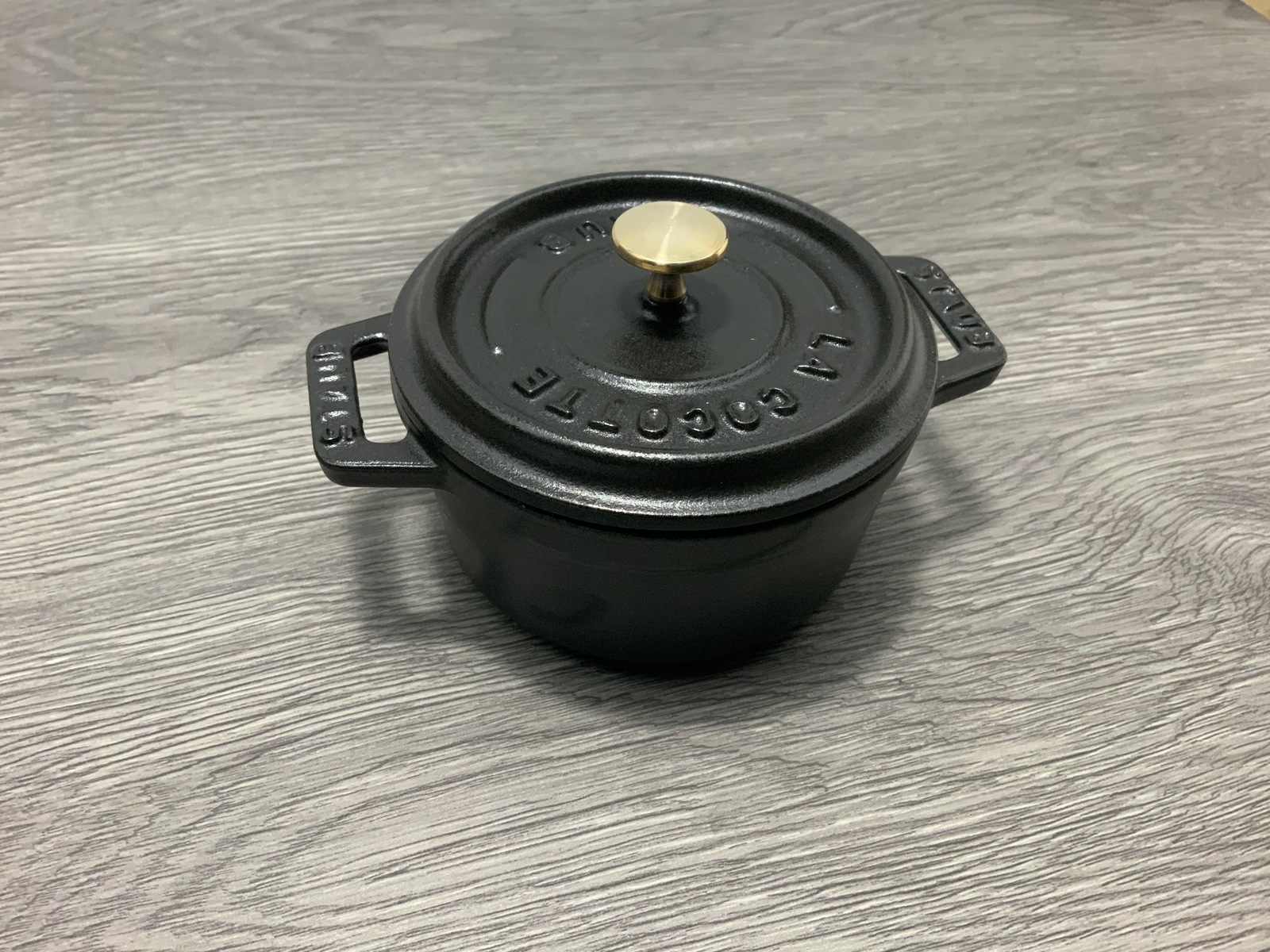 新着商品 Staub ピコ ココット ラウンド 丸形 10センチ ブラック 黒 小鍋 ストウブ キッチンツール ホット プレート 鍋 お鍋 ホーロー 琺瑯 ホーロー鍋 Ih Ih対応 ストゥブ 調理器具 ブランド キッチングッズ キッチン用品 蓋 ふた フタ 蓋付き オーブン 安いそれに