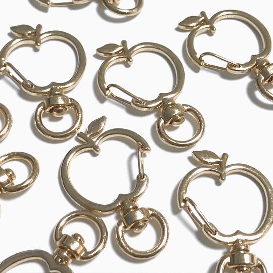 りんご枠 楽天市場】（4個セット）リンゴのチャーム 林檎 ライトゴールド