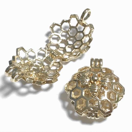 楽天市場】（4個セット）ハチの巣のチャーム 蜂の巣 ライト