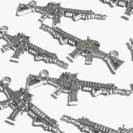 楽天市場】ライフルのチャームH 金古美 銃 武器 鉄砲 マシンガン