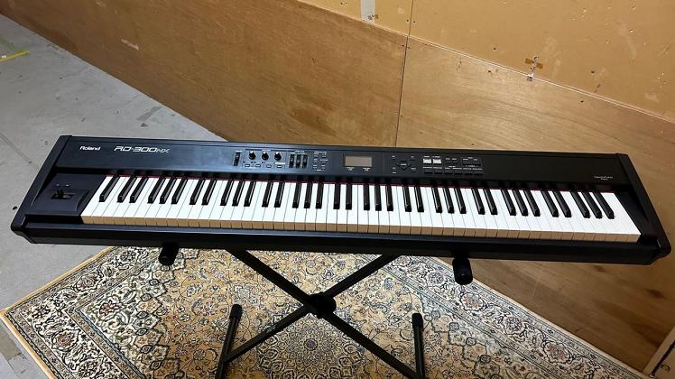 Roland RD-700NX 電子キーボード 人気アイテム 制作のマスターキーボードに！！Roland RD-700NX